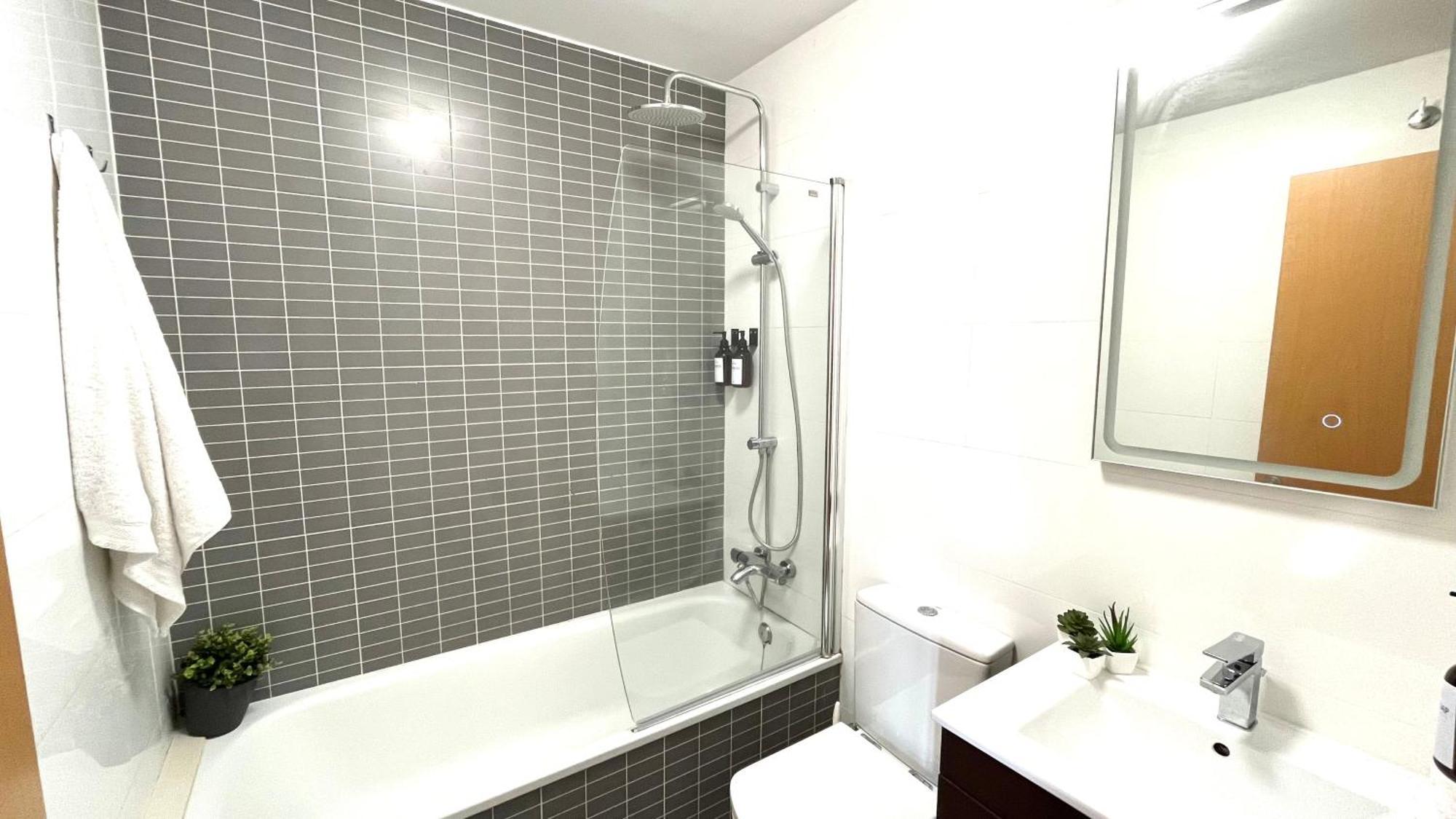Apartamento Con Terraza By Prestigi Terrassa Exterior foto